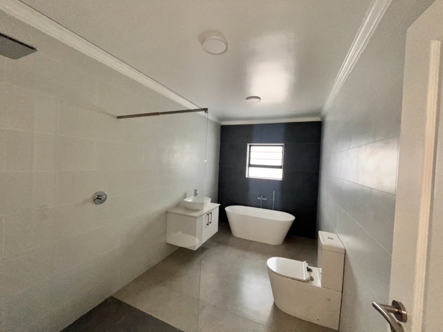 3 Bedroom Property for Sale in Wavecrest Eastern Cape